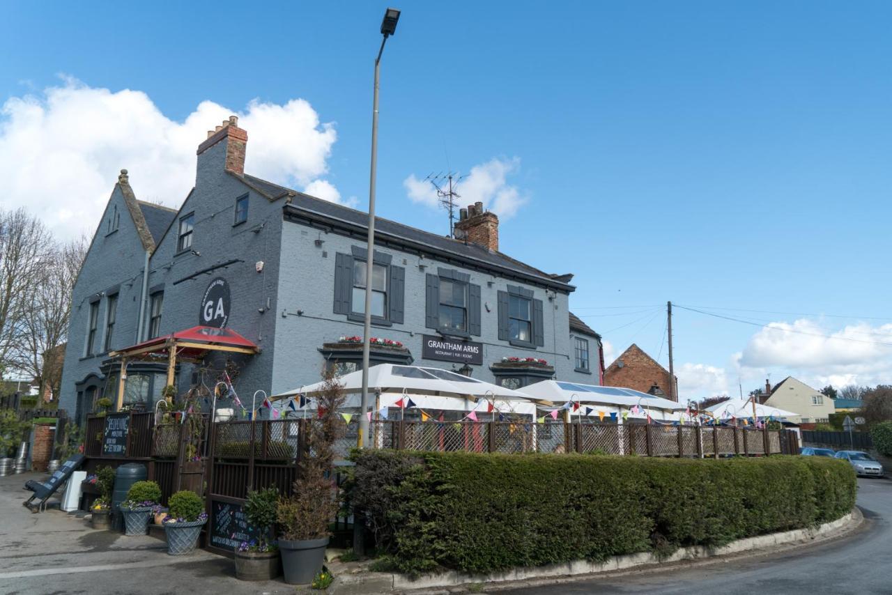 Grantham Arms Hotel โบโรห์บริดจ์ ภายนอก รูปภาพ