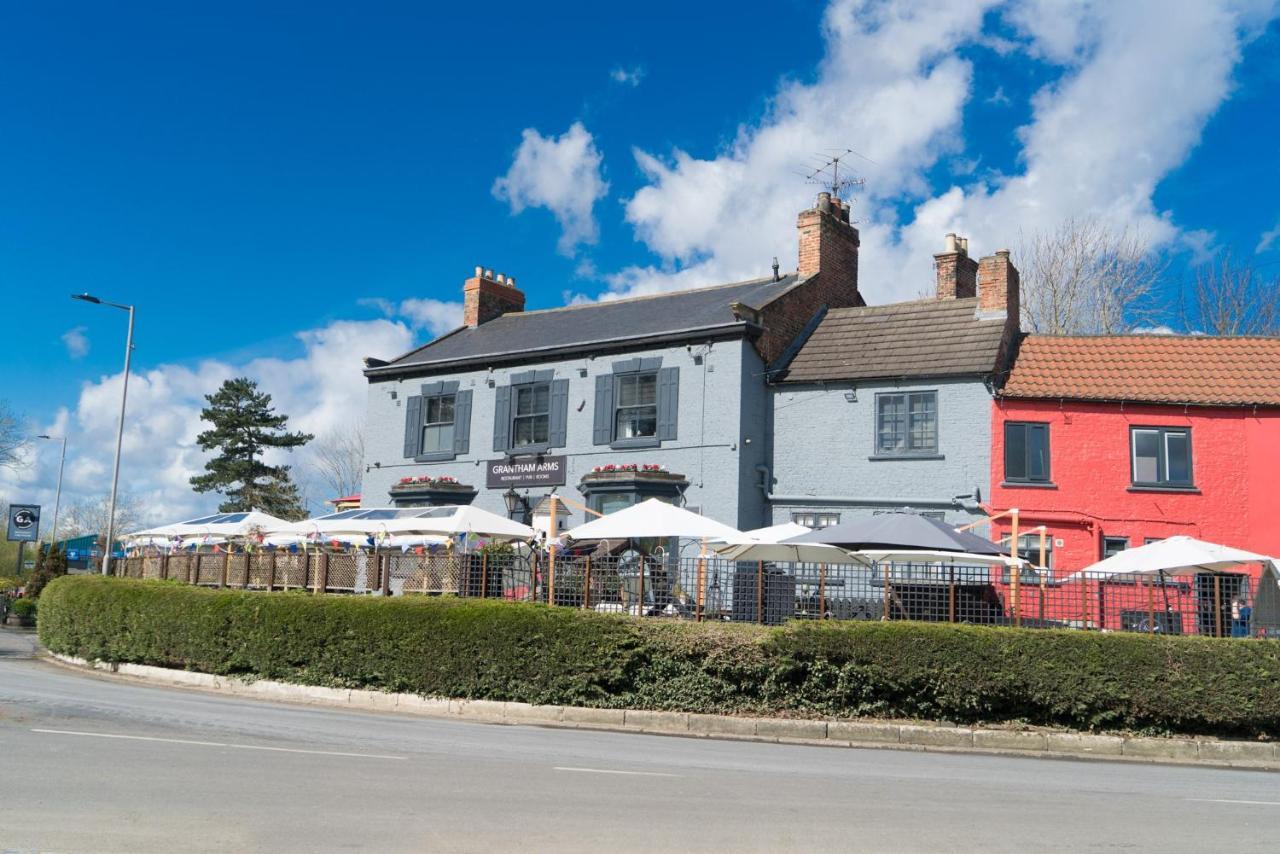 Grantham Arms Hotel โบโรห์บริดจ์ ภายนอก รูปภาพ